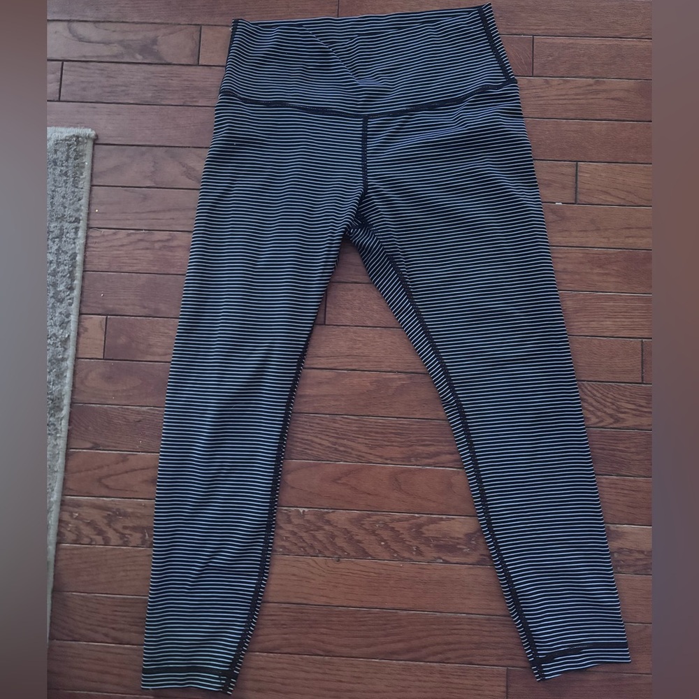 Lululemon Wunder Under Size 10 Black White Stripe